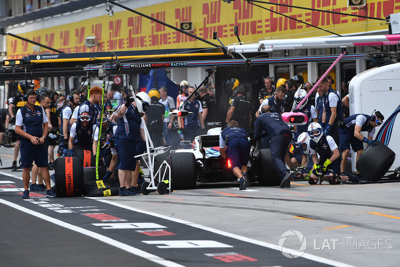 Lance Stroll, Williams FW41 pit stop