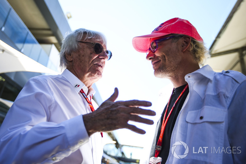 Bernie Ecclestone, Presidente Emerito della Formula 1 con l'ex campione Jacques Villeneuve