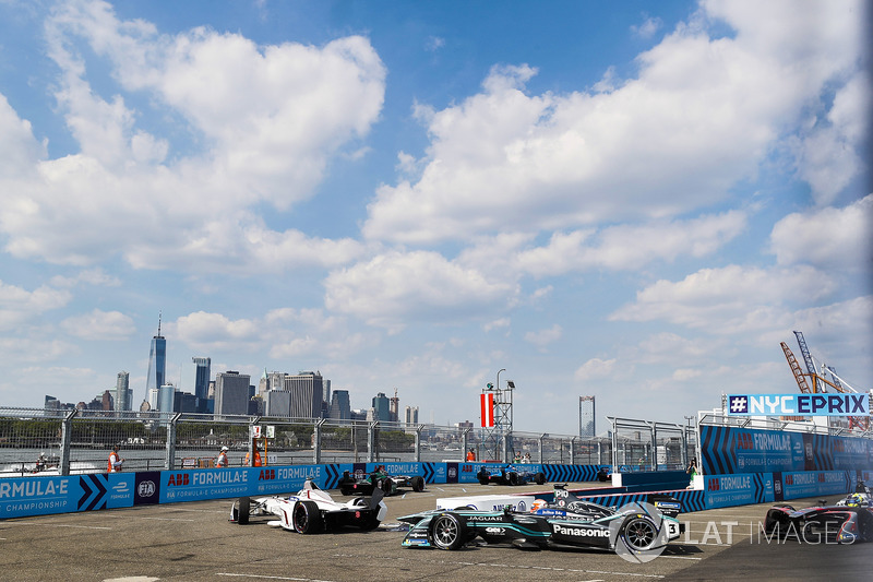 Jose Maria Lopez, Dragon Racing,leads Nelson Piquet Jr., Jaguar Racing