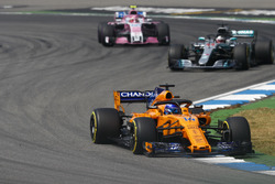 Fernando Alonso, McLaren MCL33, leads Lewis Hamilton, Mercedes AMG F1 W09, and Esteban Ocon, Force India VJM11
