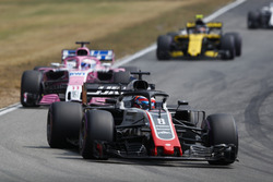 Romain Grosjean, Haas F1 Team VF-18, Sergio Perez, Force India VJM11, y Carlos Sainz Jr., Renault Sport F1 Team R.S. 18