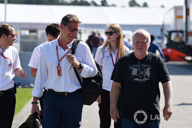 Bernd Maylander, pilote de la voiture de sécurité, et Norbert Vettel