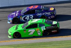 Danica Patrick, Premium Motorsports Chevrolet Camaro en Darrell Wallace Jr., Richard Petty Motorspor