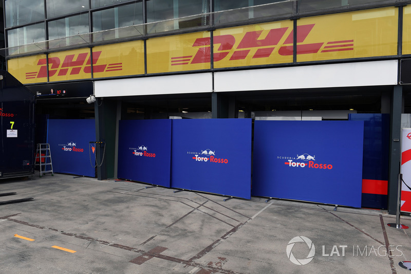 Scuderia Toro Rosso garaj hazırlıkları