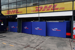 Бокси Scuderia Toro Rosso