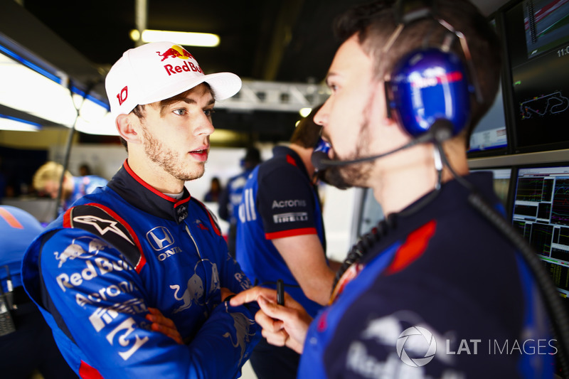 Pierre Gasly, Toro Rosso, talks to an engineer