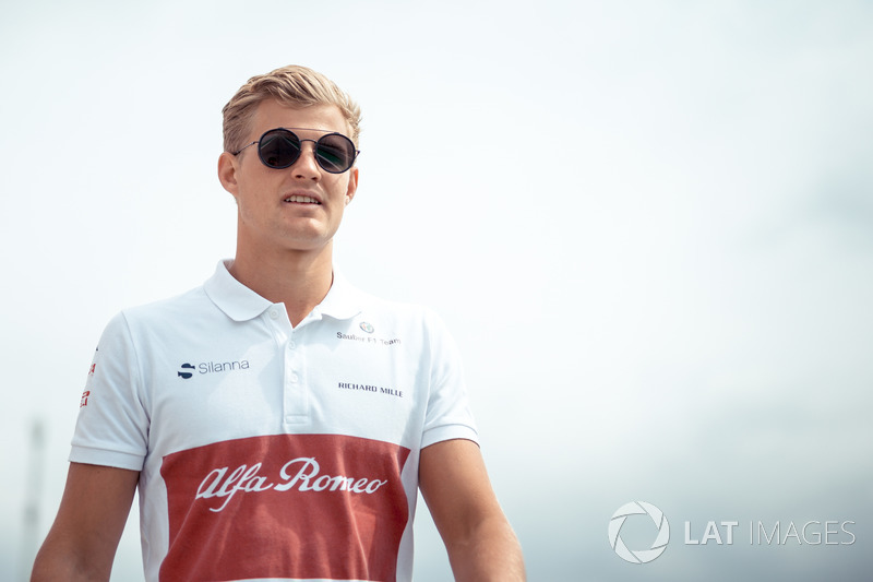 Marcus Ericsson, Sauber, cammina lungo il circuito