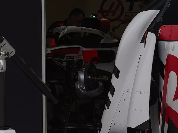تفاصيل Haas VF-26