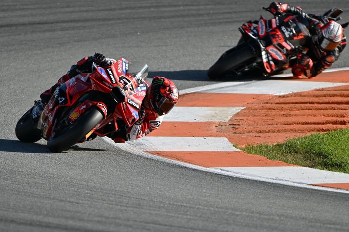 Francesco Bagnaia, Ducati Team, Marco Bezzecchi, Aprilia Racing