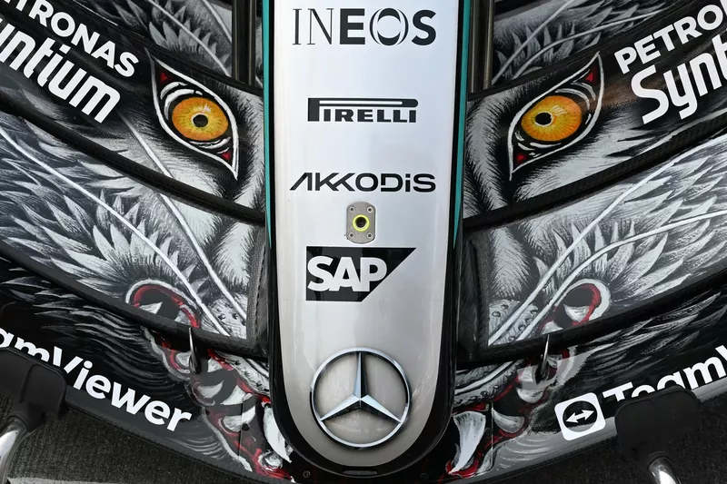 Aileron avant de la Mercedes W17