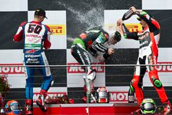 Podium : le deuxième, Michael van der Mark, Honda WSBK Team, le vainqueur Jonathan Rea, Kawasaki Racing Team et le troisième, Davide Giugliano, Aruba.it Racing - Ducati Team