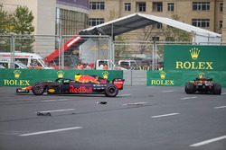 The crashed cars of Max Verstappen, Red Bull Racing RB14 and Daniel Ricciardo, Red Bull Racing RB14