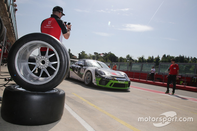 Enrico Fulgenzi, Ghinzani Arco Motorsport, in pit lane