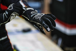 Simon Pagenaud, Team Penske Chevrolet, hands, gloves, tape