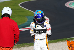 Fernando Alonso, McLaren MCL33 stops on the side of the track