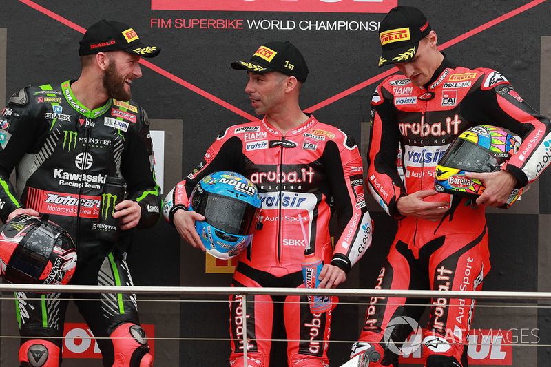 Podium: pemenang balapan Marco Melandri, Aruba.it Racing-Ducati SBK Team; finis kedua Tom Sykes, Kawasaki Racing; finis ketiga Chaz Davies, Aruba.it Racing-Ducati SBK Team