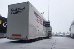 Il motorhome RUSSIAN TIME sotto la neve