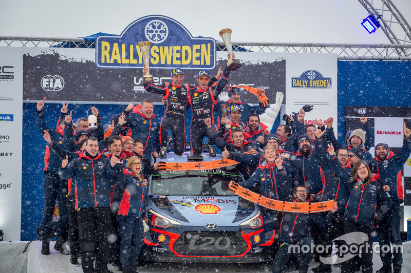 Winners Thierry Neuville, Nicolas Gilsoul, Hyundai i20 WRC, Hyundai Motorsport