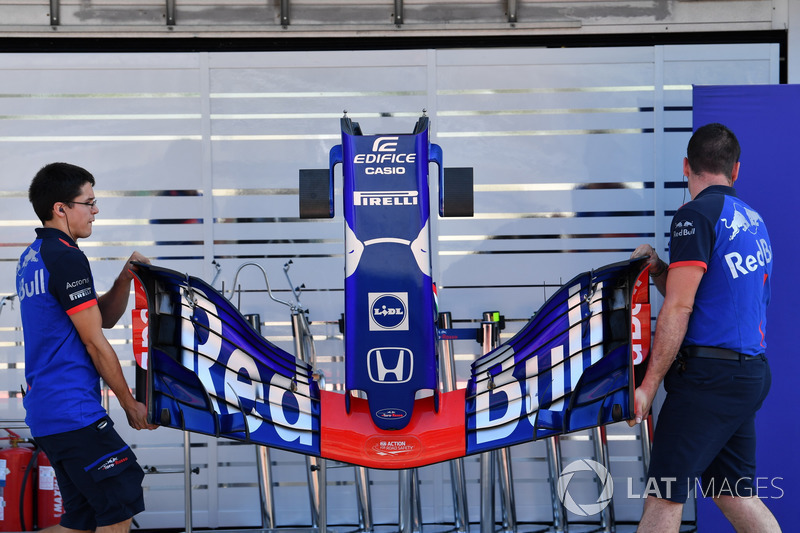 Переднее крыло Scuderia Toro Rosso STR13