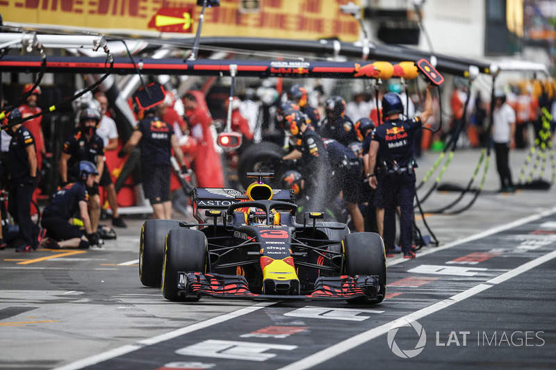 Daniel Ricciardo, Red Bull Racing RB14, leaves his pit box after a pit stop