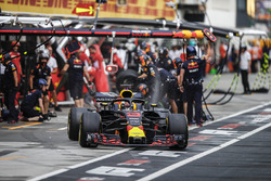 Daniel Ricciardo, Red Bull Racing RB14, sort de son stand