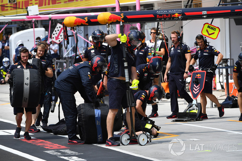 Red Bull Racing mechanics