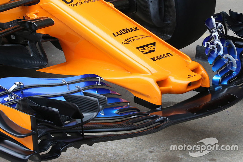 Vue détaillée du nouveau nez et de l'aileron avant de la McLaren MCL33