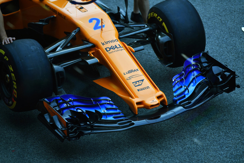 Носовой обтекатель и переднее антикрыло McLaren MCL33