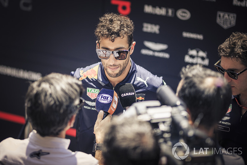 Daniel Ricciardo: “Estou decepcionado, acho. Tivemos um bom ritmo perto do fim do primeiro stint e estávamos alcançando Max, abrindo vantagem para Kimi naquele momento.”