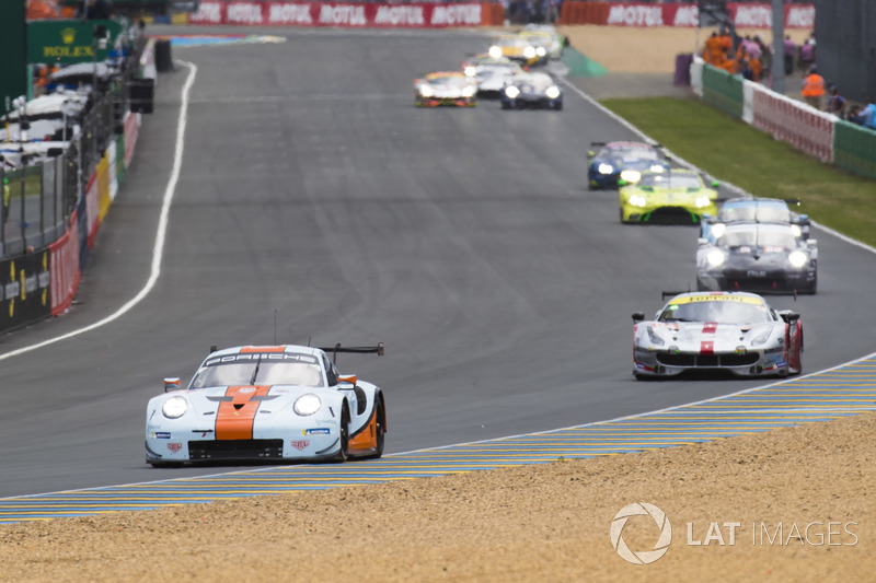 #86 Gulf Racing Porsche 911 RSR: Michael Wainwright, Benjamin Barker, Alex Davison