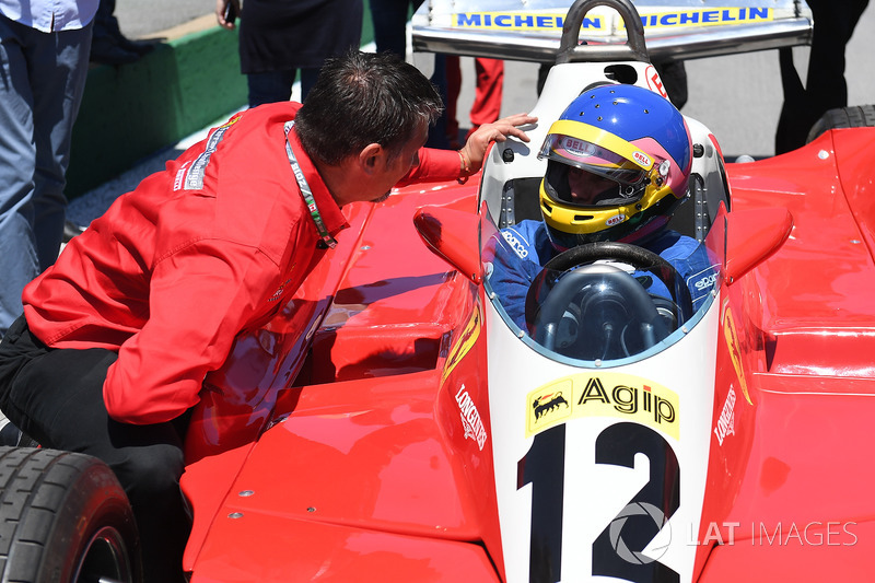 Jacques Villeneuve, conduce el Ferrari 312T3 en el cual su padre ganó el GP de Canadá de 1978