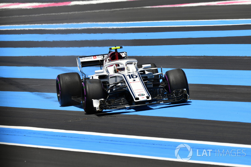 Charles Leclerc, Sauber C37 runs wide