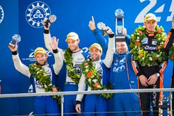 Podium LMP2 : deuxième place Nicolas Lapierre, Andre Negrao, Pierre Thiriet, Signatech Alpine
