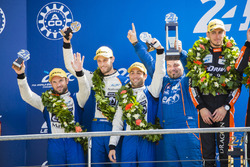 Podium LMP2 : deuxième place Nicolas Lapierre, Andre Negrao, Pierre Thiriet, Signatech Alpine