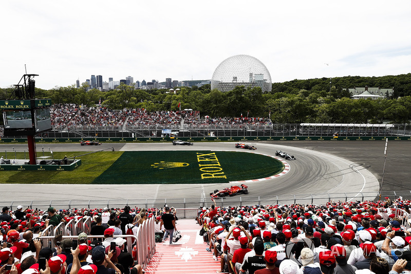 Sebastian Vettel, Ferrari SF71H, por delante de Valtteri Bottas, Mercedes AMG F1 W09, y Max Verstappen, Red Bull