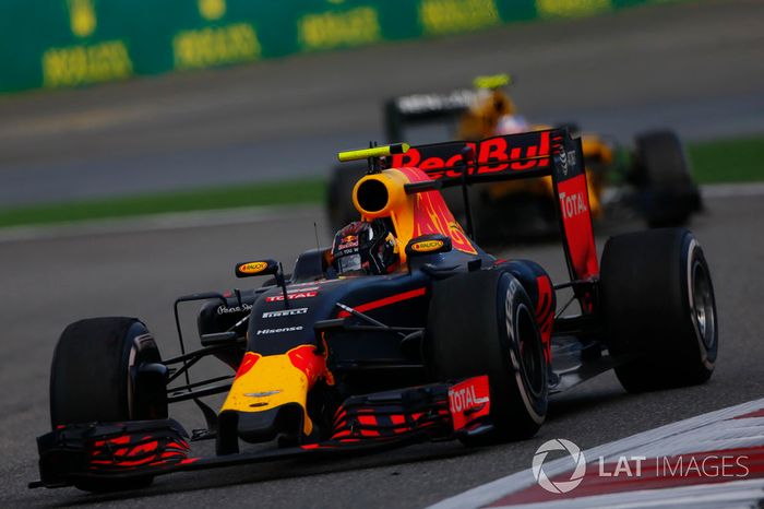 Daniil Kvyat, Red Bull Racing RB12 el tercer lugar camino al Parc Ferme