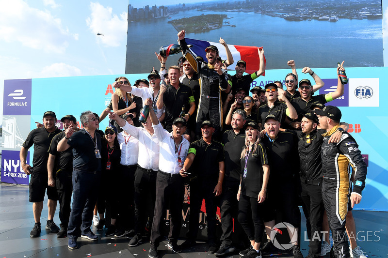 Jean-Eric Vergne, Techeetah, fête son titre sur le podium