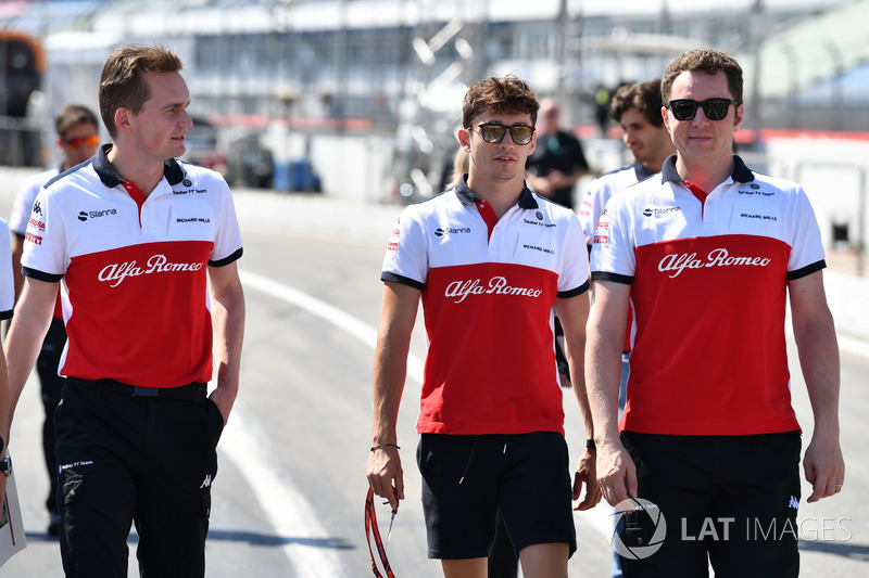 Charles Leclerc, Sauber, mengitari trek