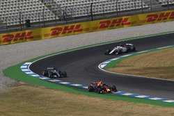 Max Verstappen, Red Bull Racing RB14, Lewis Hamilton, Mercedes-AMG F1 W09 and Charles Leclerc, Sauber C37