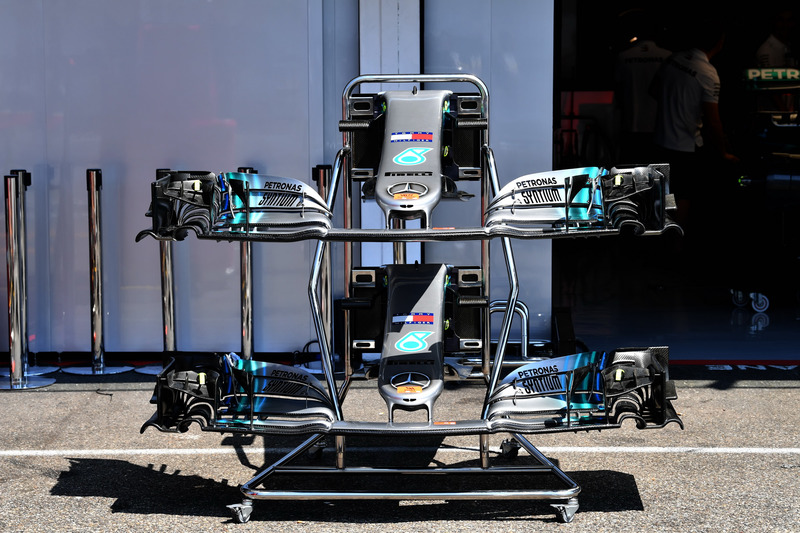 Mercedes-AMG F1 W09 nose and front wings