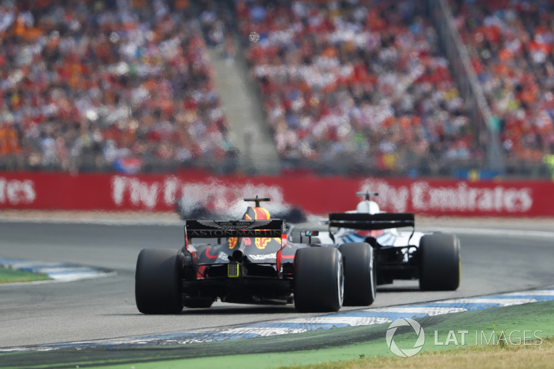 Lance Stroll, Williams FW41, leads Daniel Ricciardo, Red Bull Racing RB14