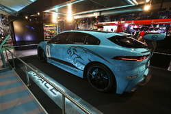 De Jaguar iPace eTrophy-wagen