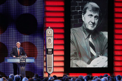 Ken Squier, nuevo miembro del Salón de la Fama de NASCAR.