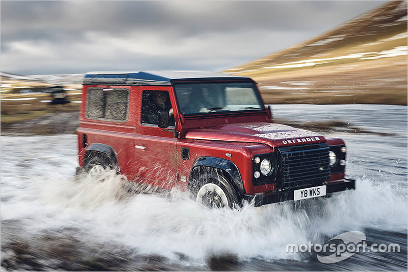 Land Rover Defender V8 Works 2018