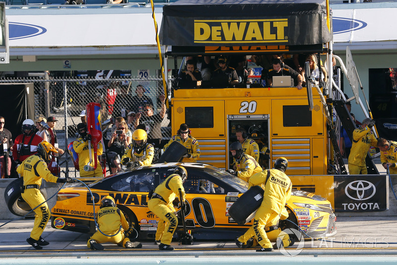 Matt Kenseth, Joe Gibbs Racing Toyota pit stop
