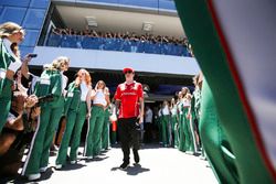 Kimi Raikkonen, Ferrari, nella drivers parade