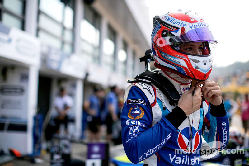 Sacha Fenestraz, Vaillante-Carlin