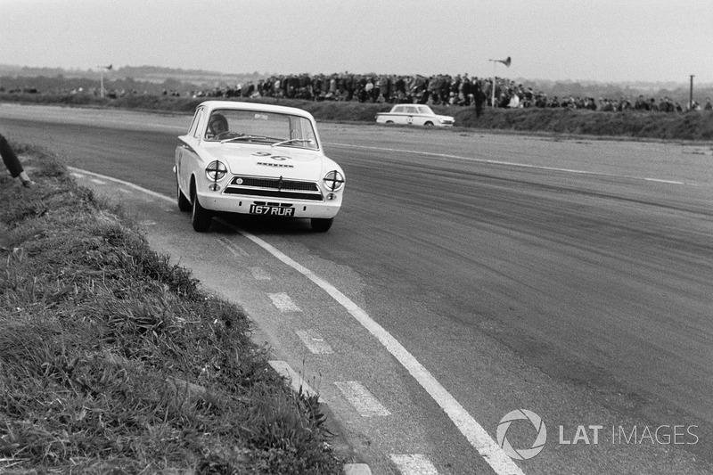 1963 : Jim Clark pilote une Lotus Cortina à Snetterton