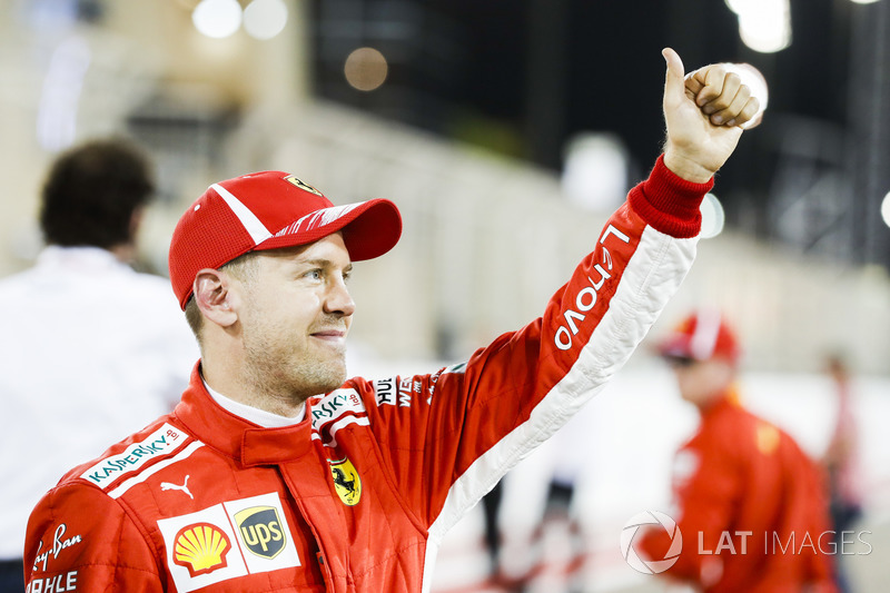 Sebastian Vettel, Ferrari, celebra después de tomar la Pole Position