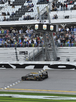 #5 Action Express Racing Cadillac DPi, P: Joao Barbosa, Christian Fittipaldi, Filipe Albuquerque pas